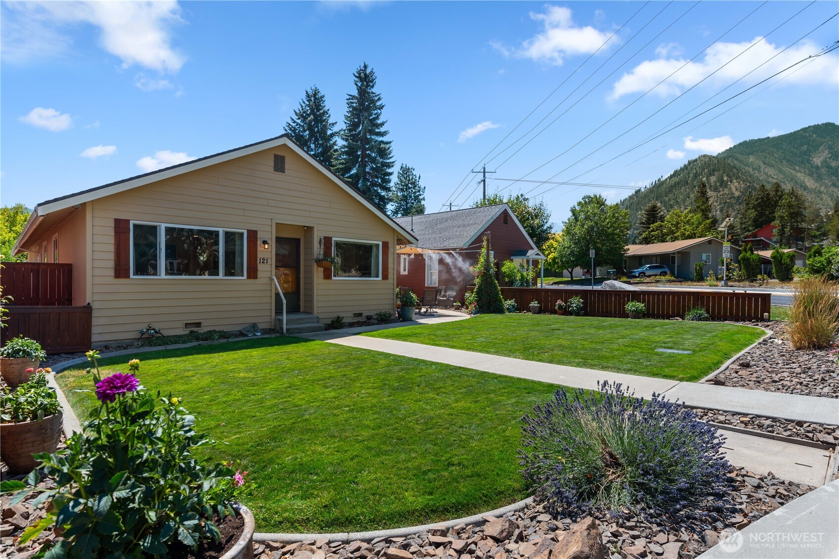 121 Benton Street Leavenworth, WA 98826 - Photo 3 of 37 a front view of a house with a yard