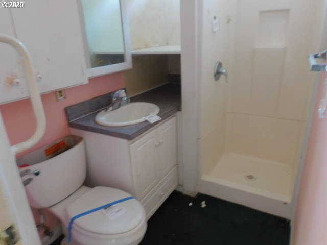 537 West 14th Avenue Eugene, OR 97401 - Photo 11 of 20 Bathroom