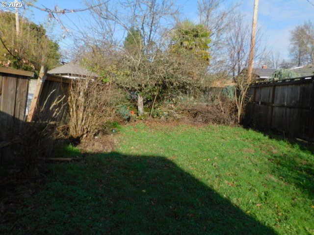 537 West 14th Avenue Eugene, OR 97401 - Photo 18 of 20 Backyard