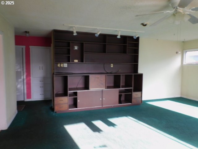 537 West 14th Avenue Eugene, OR 97401 - Photo 4 of 20 Living Room