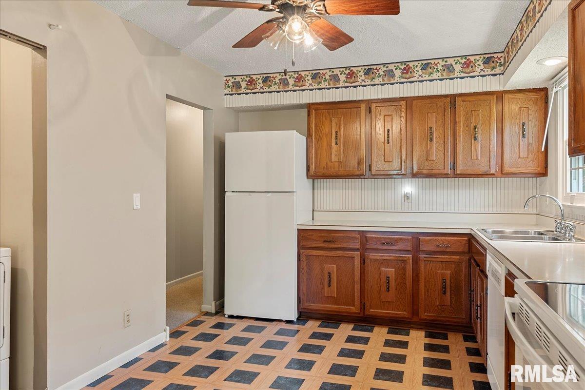 16 Red Oak Lane Springfield, IL 62712 - Photo 13 of 36 Gallery Image 13