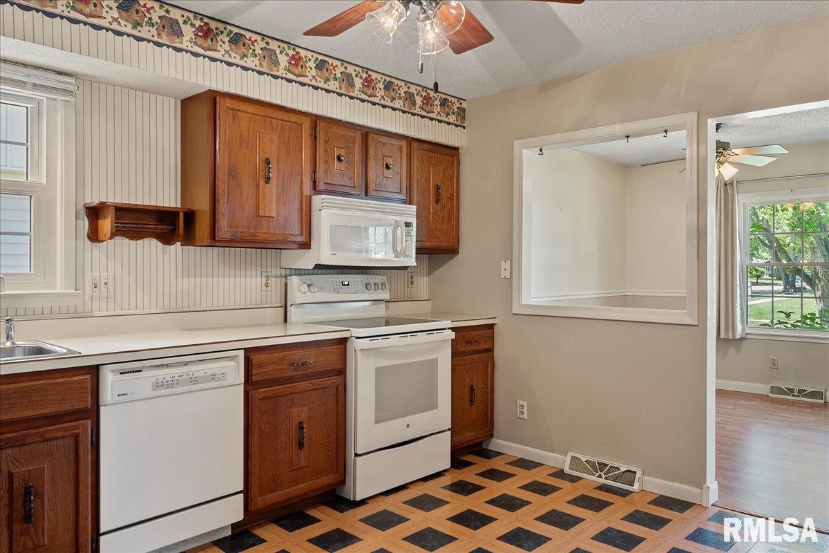 16 Red Oak Lane Springfield, IL 62712 - Photo 15 of 36 Gallery Image 15