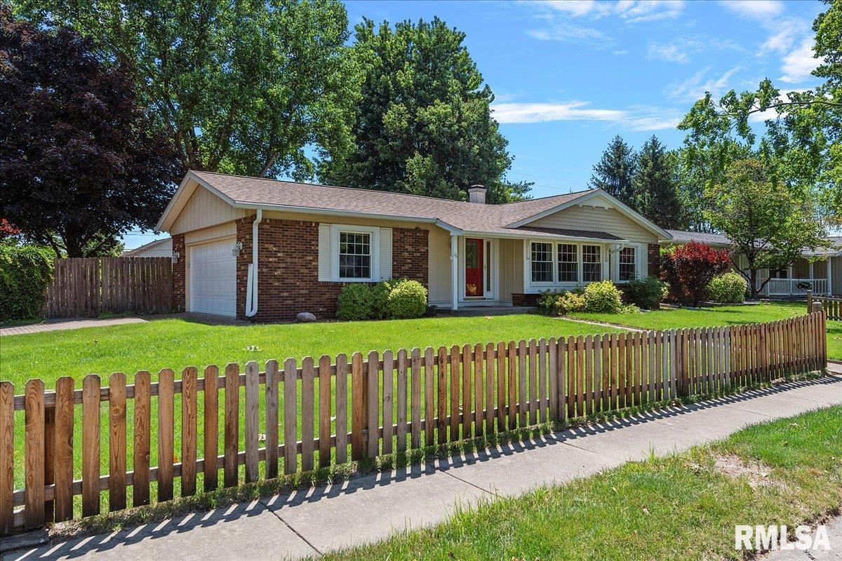 16 Red Oak Lane Springfield, IL 62712 - Photo 3 of 36 Gallery Image 3