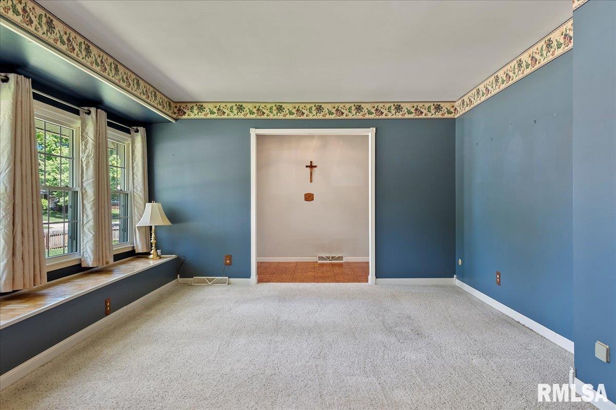 16 Red Oak Lane Springfield, IL 62712 - Photo 6 of 36 Gallery Image 6