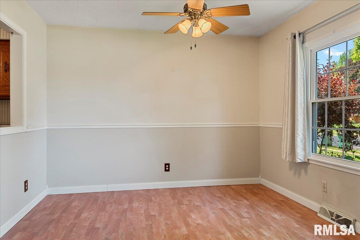 16 Red Oak Lane Springfield, IL 62712 - Photo 8 of 36 Gallery Image 8