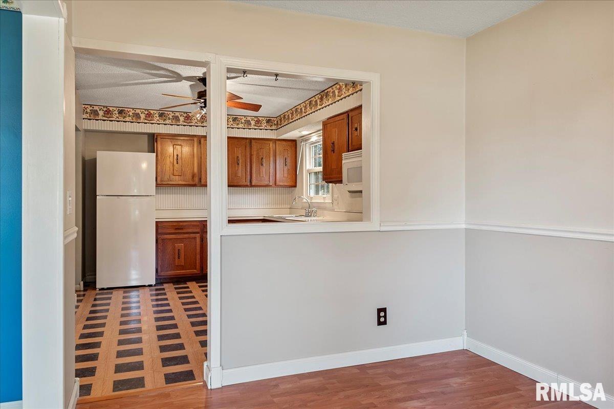 16 Red Oak Lane Springfield, IL 62712 - Photo 9 of 36 Gallery Image 9