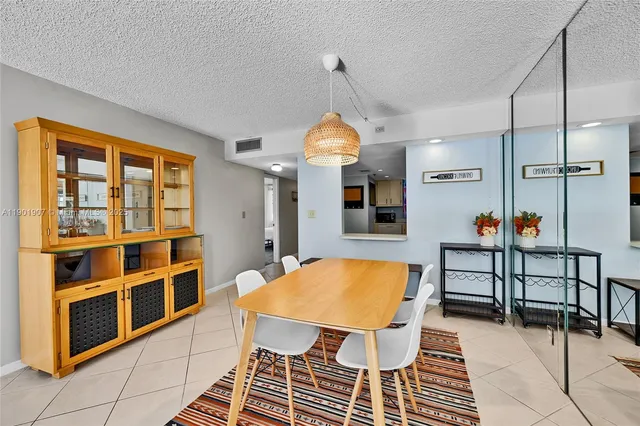 $2,250 | 3001 West Rolling Hills Circle, Unit 210, Davie, FL 33328