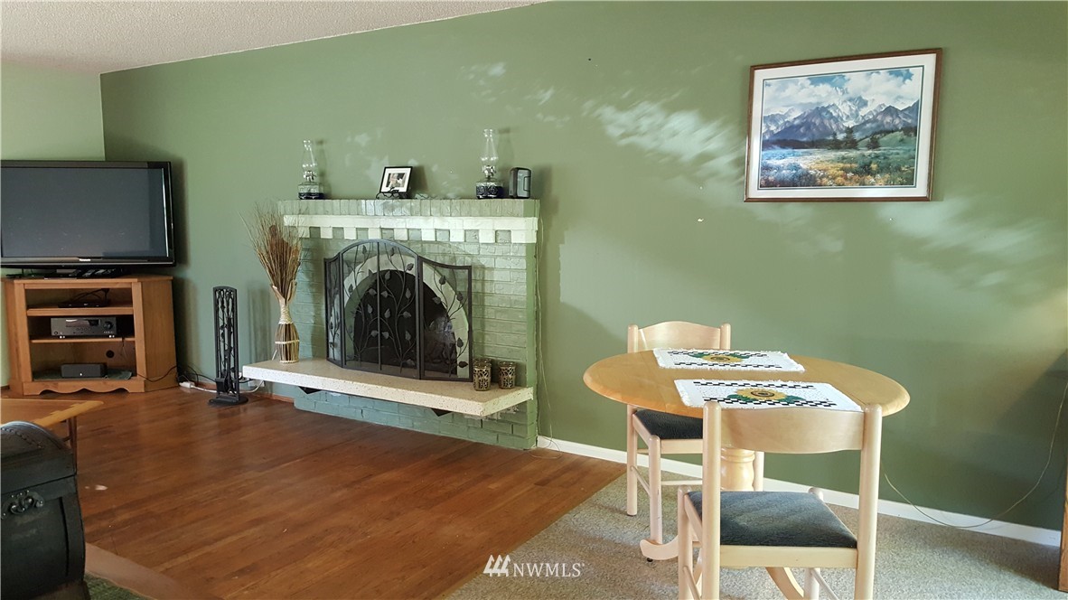 15716 121st Avenue Southeast Renton, WA 98058 - Photo 3 of 9 Gallery Image 3