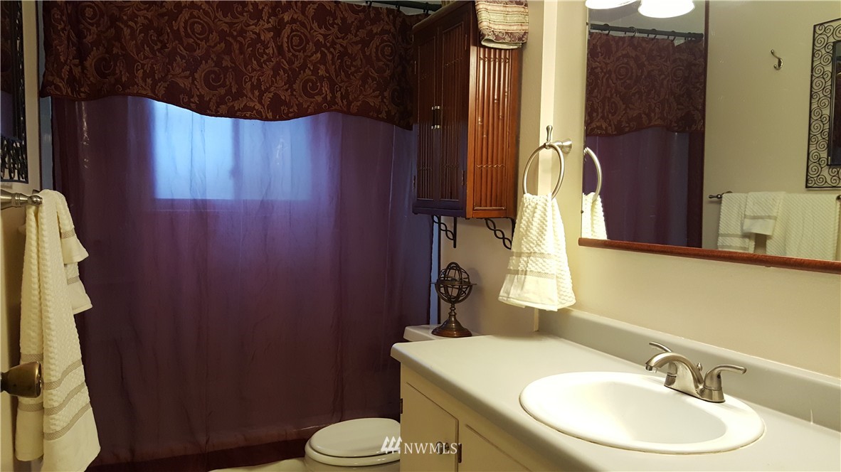 15716 121st Avenue Southeast Renton, WA 98058 - Photo 6 of 9 Gallery Image 6