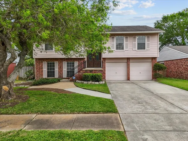 $2,600 | 430 Redway Lane, Houston, TX 77598