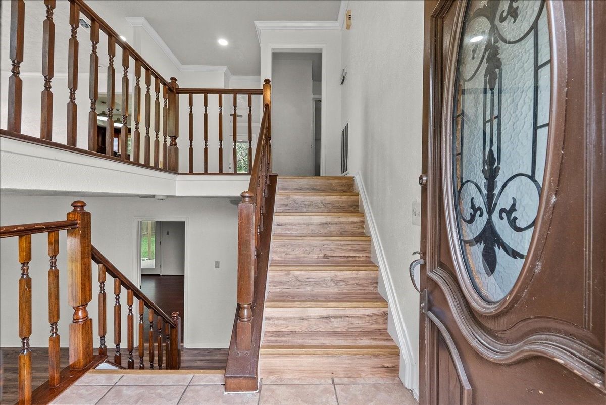 430 Redway Lane Houston, TX 77598 - Photo 7 of 43 a view of entryway