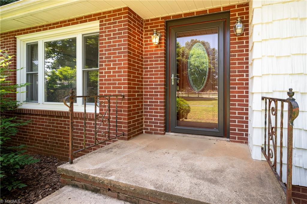 1841 Center Road Boonville, NC 27011 - Photo 4 of 46 Gallery Image 4