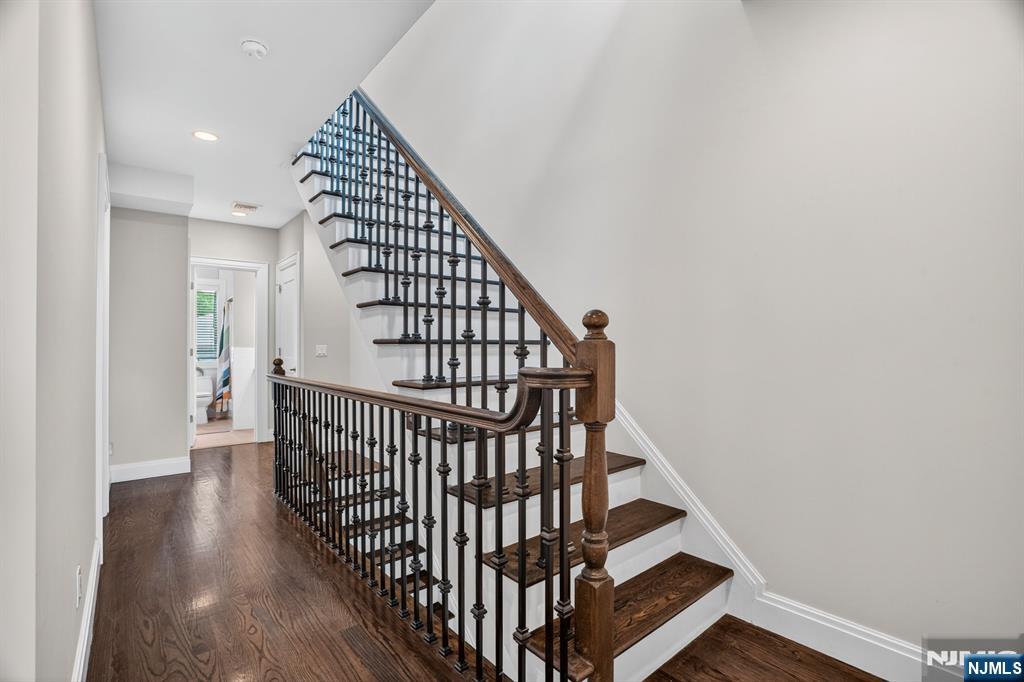 14 Hooks Lane Edgewater, NJ 07020 - Photo 23 of 31