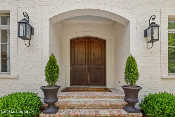 $569,000 | 4152 Ridgewood Road, Jackson, MS 39211