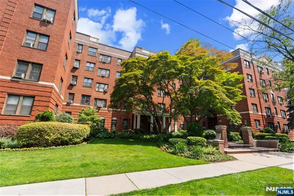 $249,900 | 100 Prospect Avenue, Unit 1O, Hackensack, NJ 07601