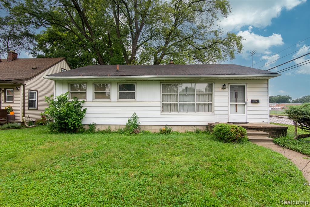 15975 Kinloch Redford, MI 48239 - Photo 1 of 13