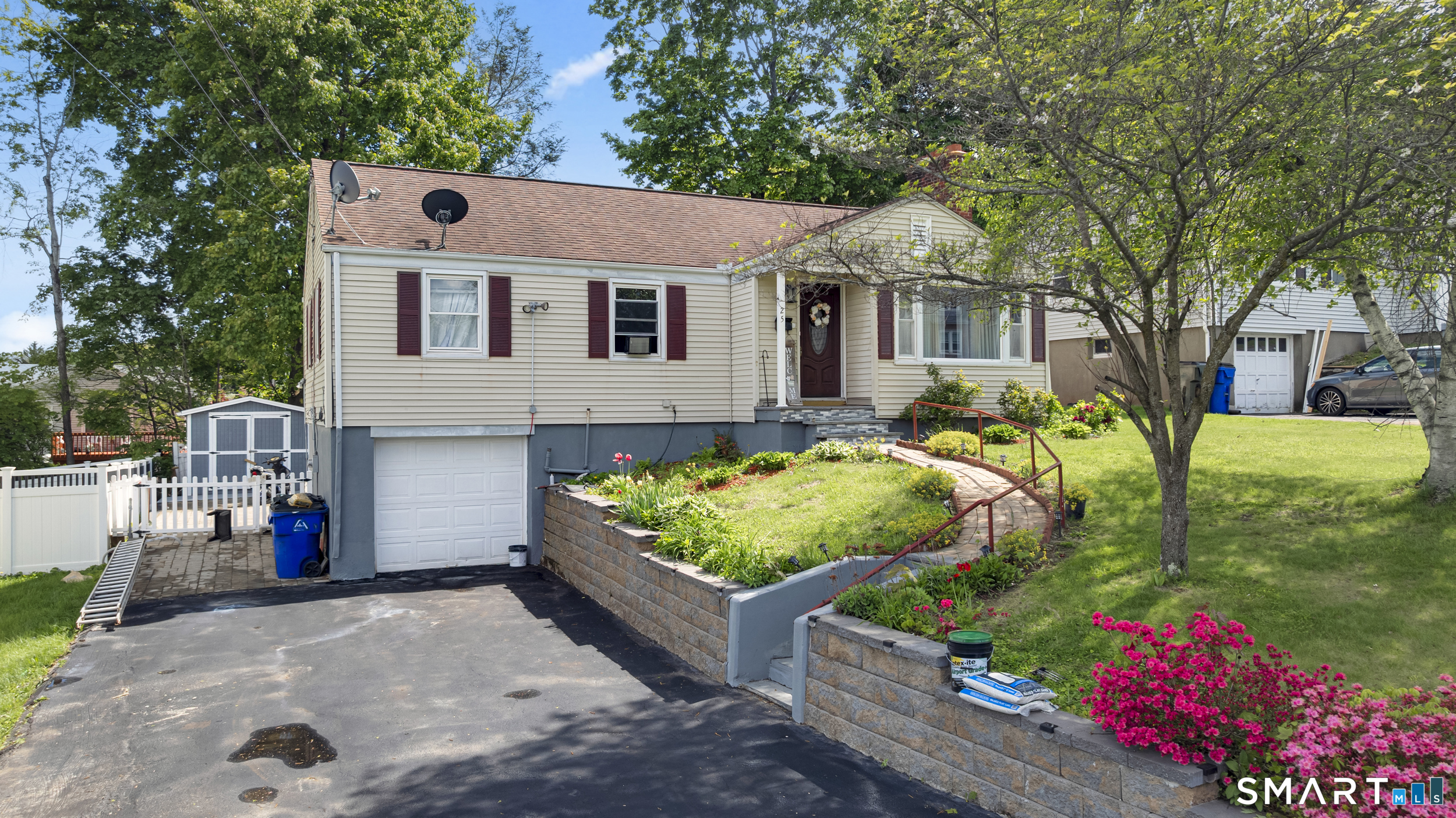 25 Crystal Street Wethersfield, CT 06109 - Photo 5 of 32