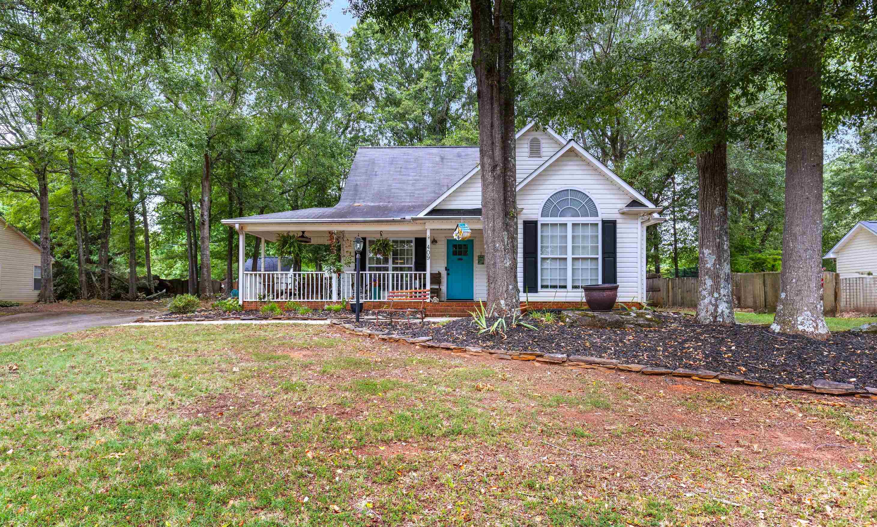 409 Goldbug Drive Boiling Springs, SC 29316 - Photo 2 of 32