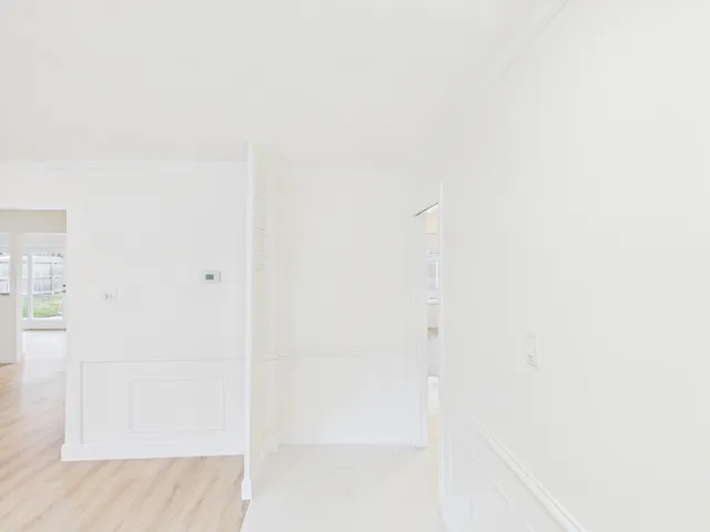 a picture of a small hallway