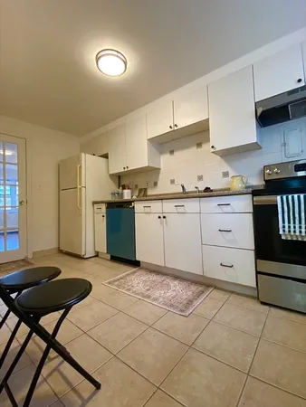 $2,850 | 105 Chestnut Street, Unit 2, Brookline, MA 02445