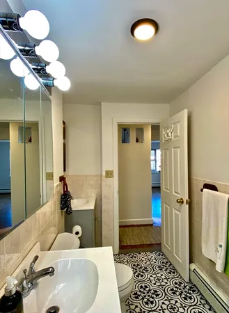 $2,850 | 105 Chestnut Street, Unit 2, Brookline, MA 02445