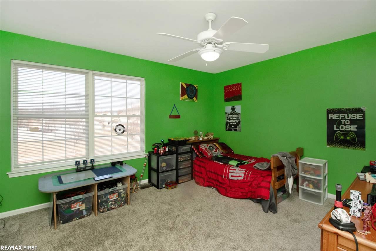 52137 Rivard Road New Baltimore, MI 48047 - Photo 13 of 27 31374699-12.JPG