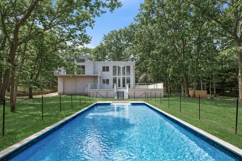 $2,250,000 | 5 Rosemaries Lane, East Hampton, NY 11937