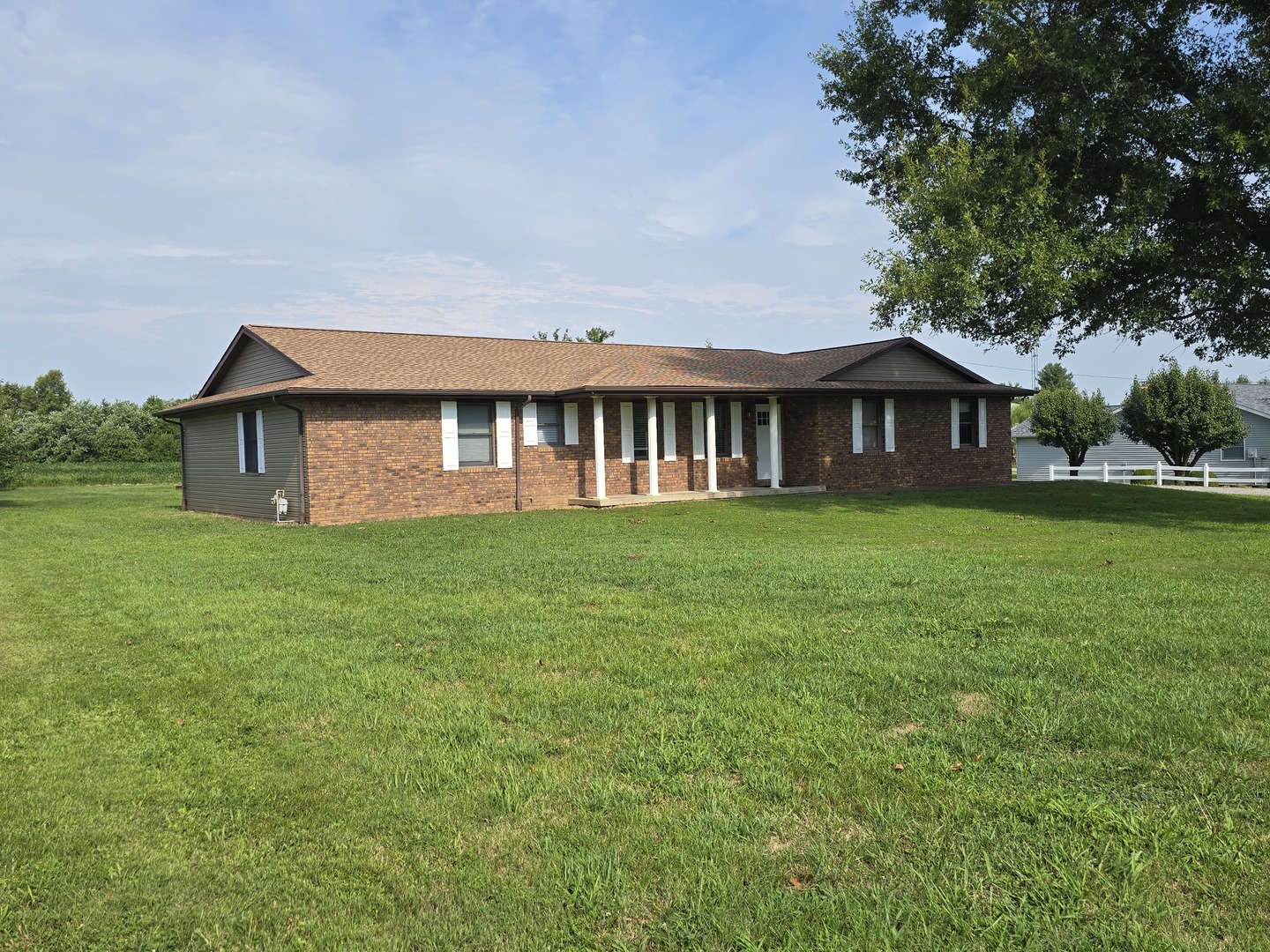 110 Grayson Road Eldorado, IL 62930 - Photo 2 of 34