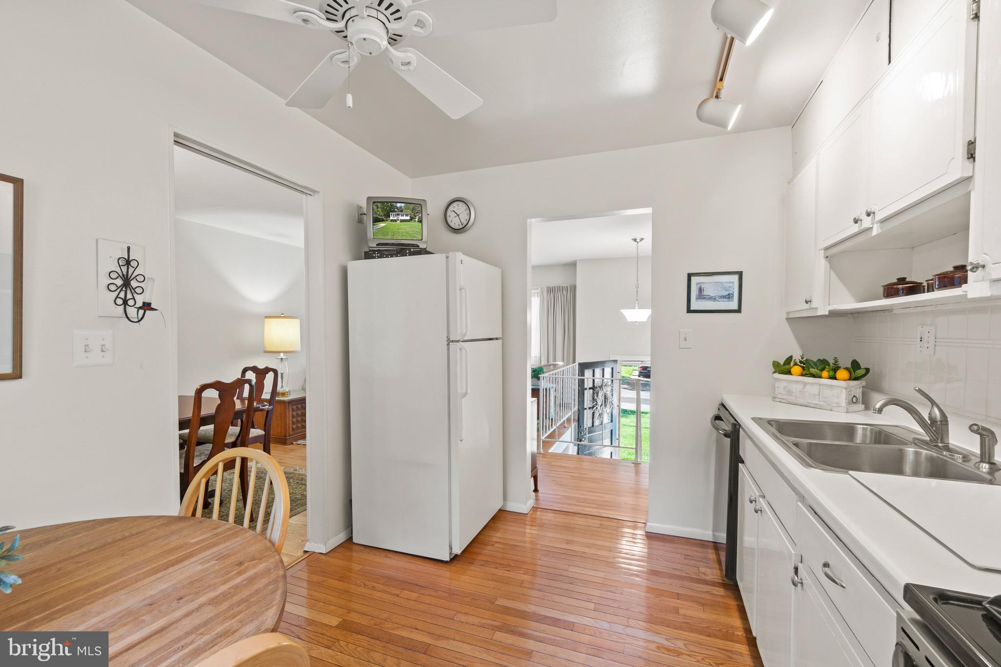 206 Rolling Road Gaithersburg, MD 20877 - Photo 12 of 51 Gleaming hardwood flooring