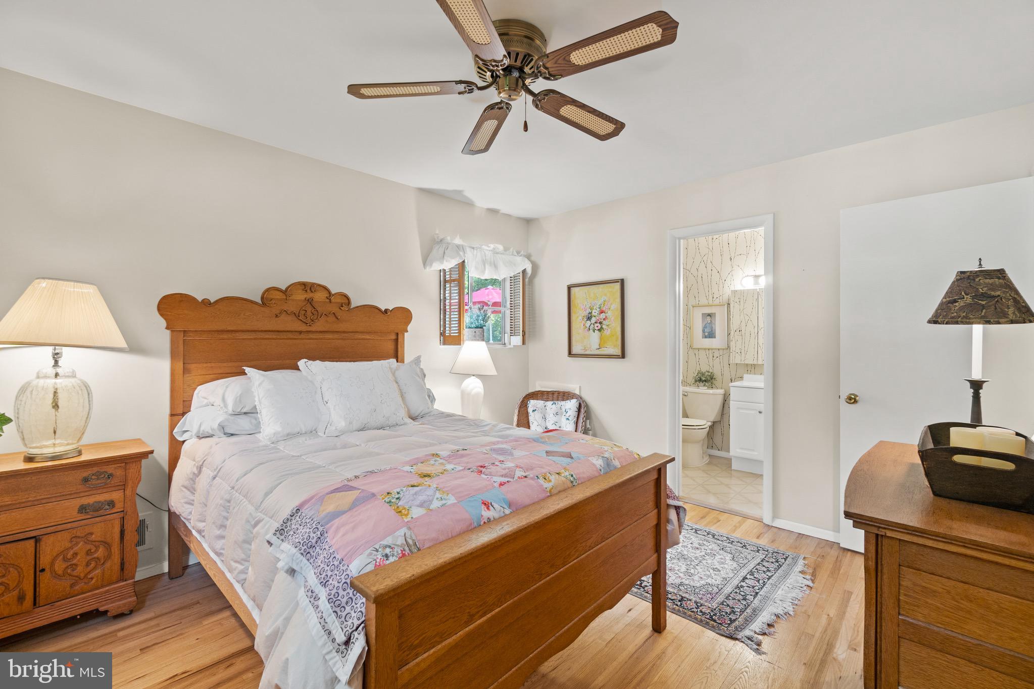 206 Rolling Road Gaithersburg, MD 20877 - Photo 16 of 51 BR w/ 2 closets & 2 windows