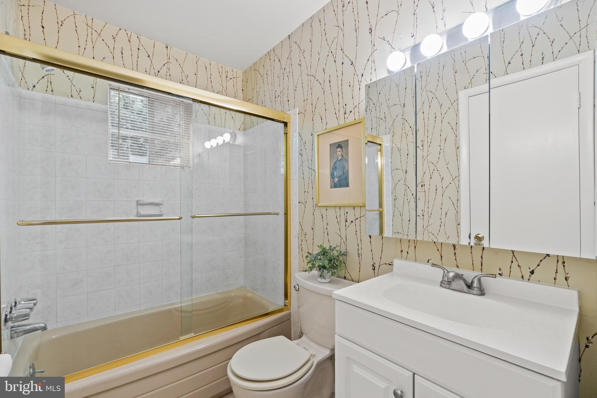 206 Rolling Road Gaithersburg, MD 20877 - Photo 27 of 51 Full BA w/ceramic tub & single vanity