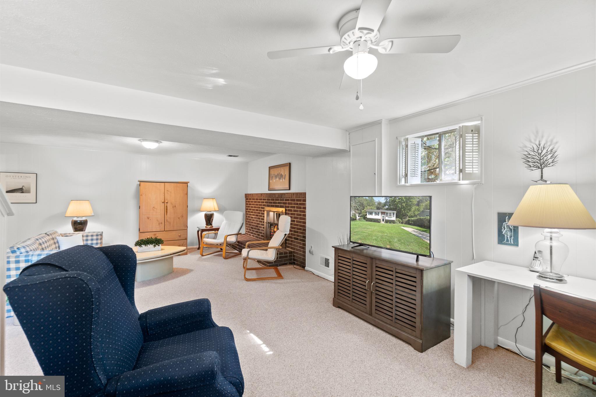 206 Rolling Road Gaithersburg, MD 20877 - Photo 33 of 51 Ceiling Fan w/light in the sitting area