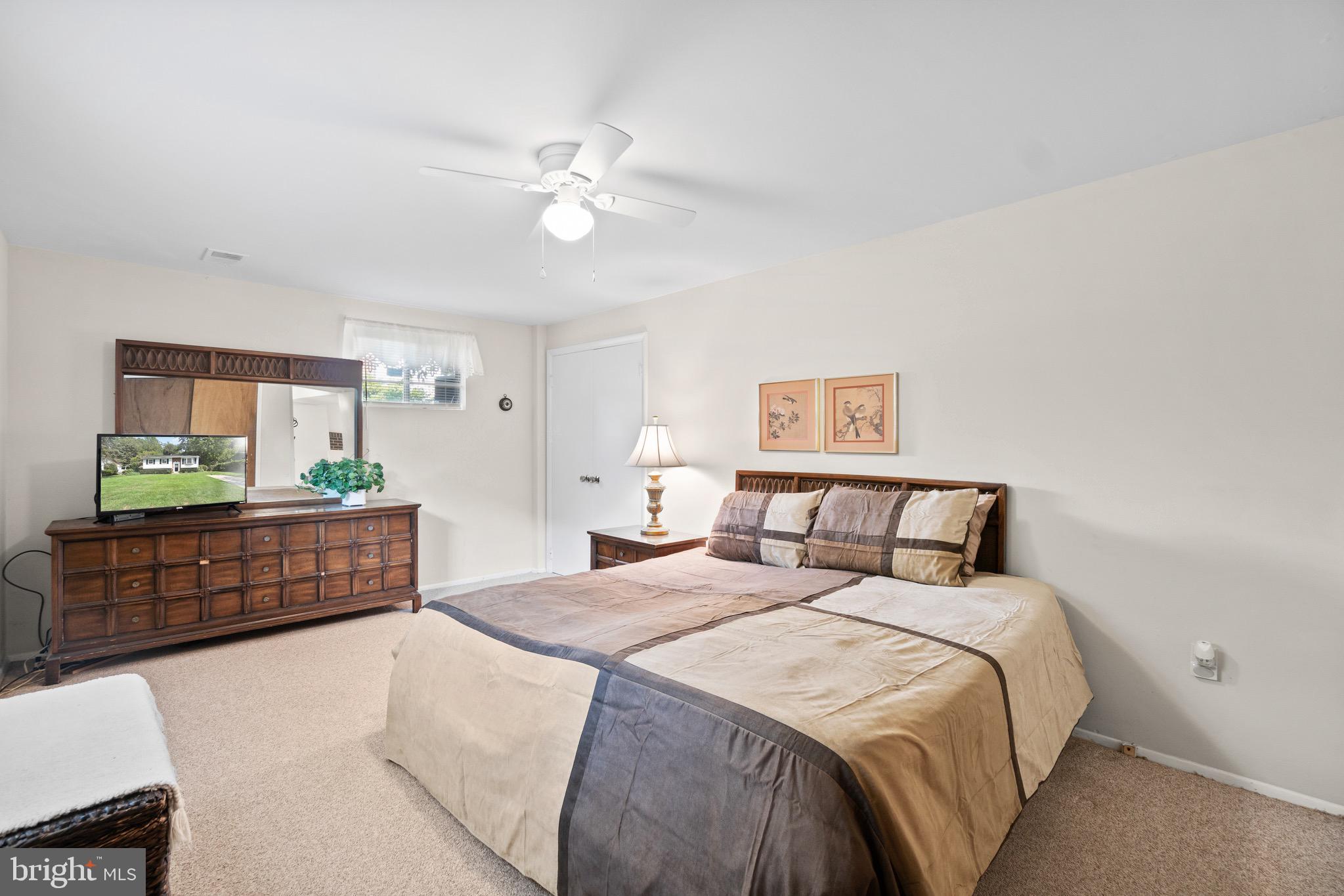 206 Rolling Road Gaithersburg, MD 20877 - Photo 39 of 51 Ceiling Fan w/light