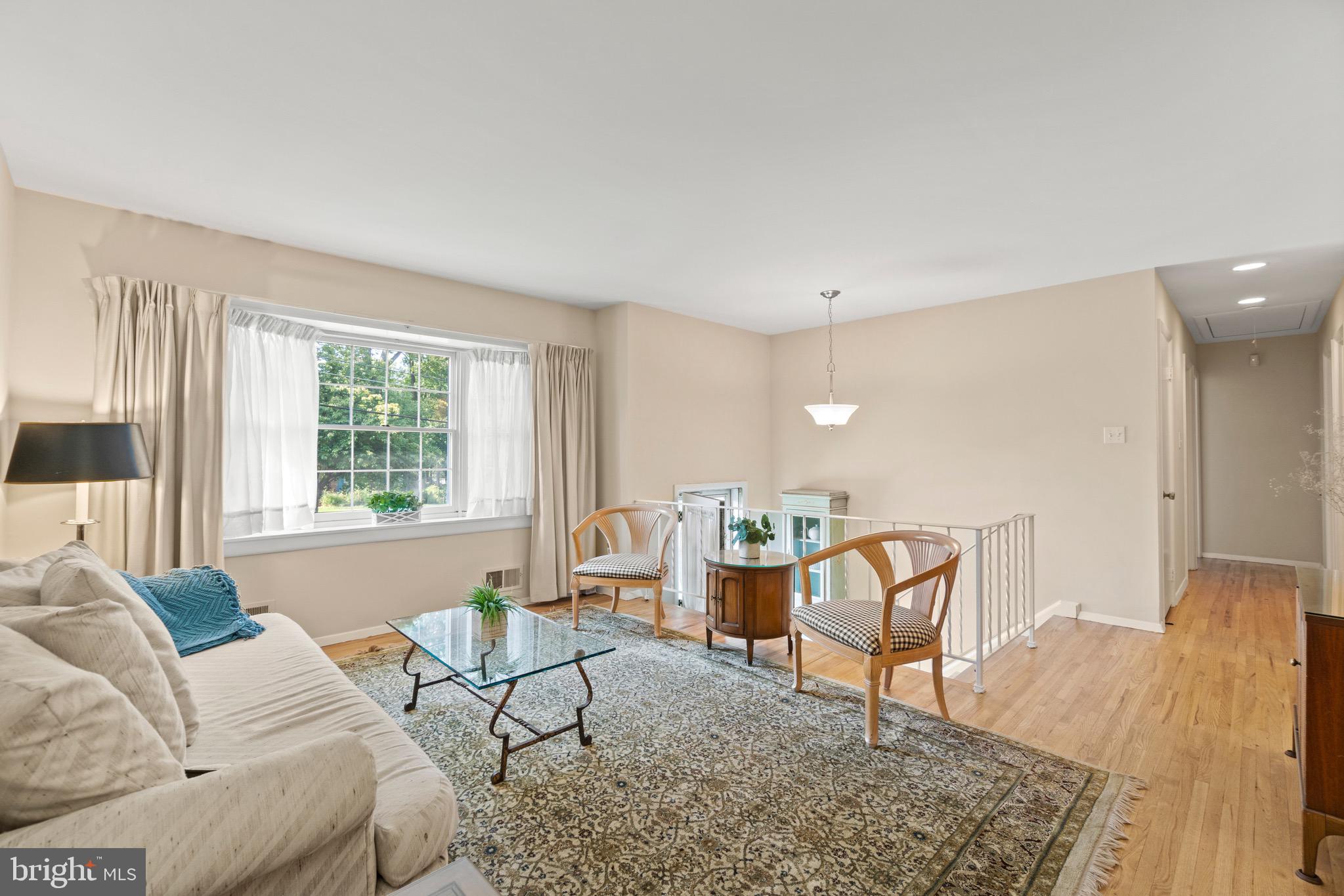 Gracious Liv Rm w/gleaming hardwood floors