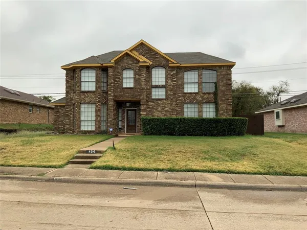 $359,900 | 404 Saddle Head Drive, DeSoto, TX 75115