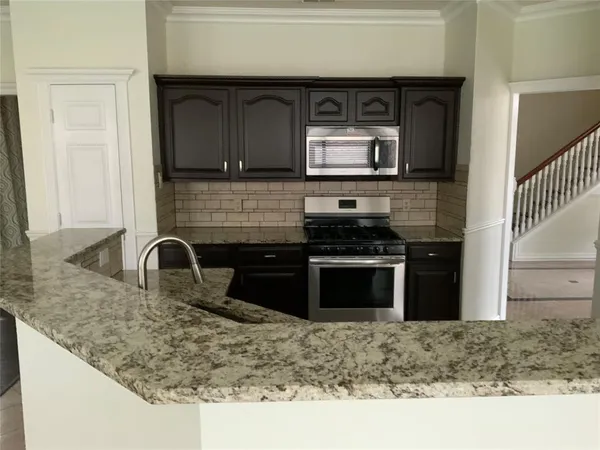 $359,900 | 404 Saddle Head Drive, DeSoto, TX 75115