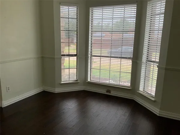 $359,900 | 404 Saddle Head Drive, DeSoto, TX 75115