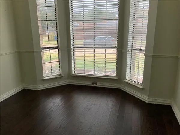 $359,900 | 404 Saddle Head Drive, DeSoto, TX 75115