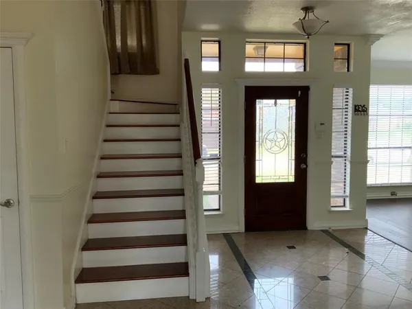 $359,900 | 404 Saddle Head Drive, DeSoto, TX 75115