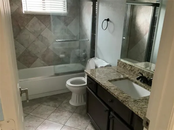 $359,900 | 404 Saddle Head Drive, DeSoto, TX 75115