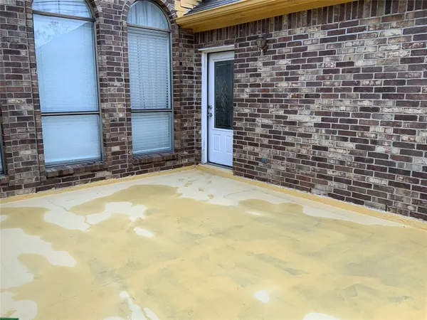 $359,900 | 404 Saddle Head Drive, DeSoto, TX 75115