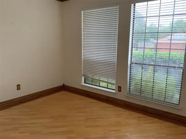 $359,900 | 404 Saddle Head Drive, DeSoto, TX 75115