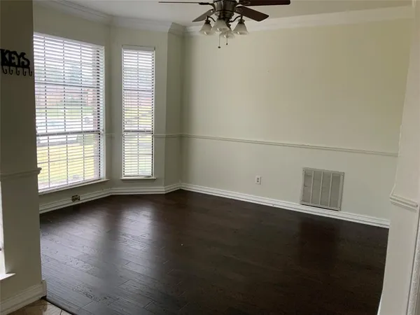 $359,900 | 404 Saddle Head Drive, DeSoto, TX 75115