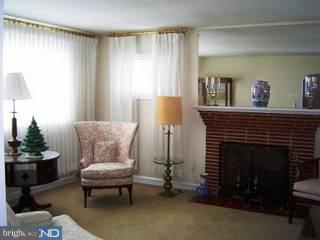 208 Hill Road Havertown, PA 19083 - Photo 3 of 6
