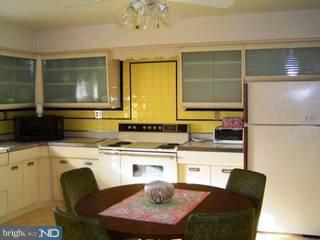 208 Hill Road Havertown, PA 19083 - Photo 4 of 6