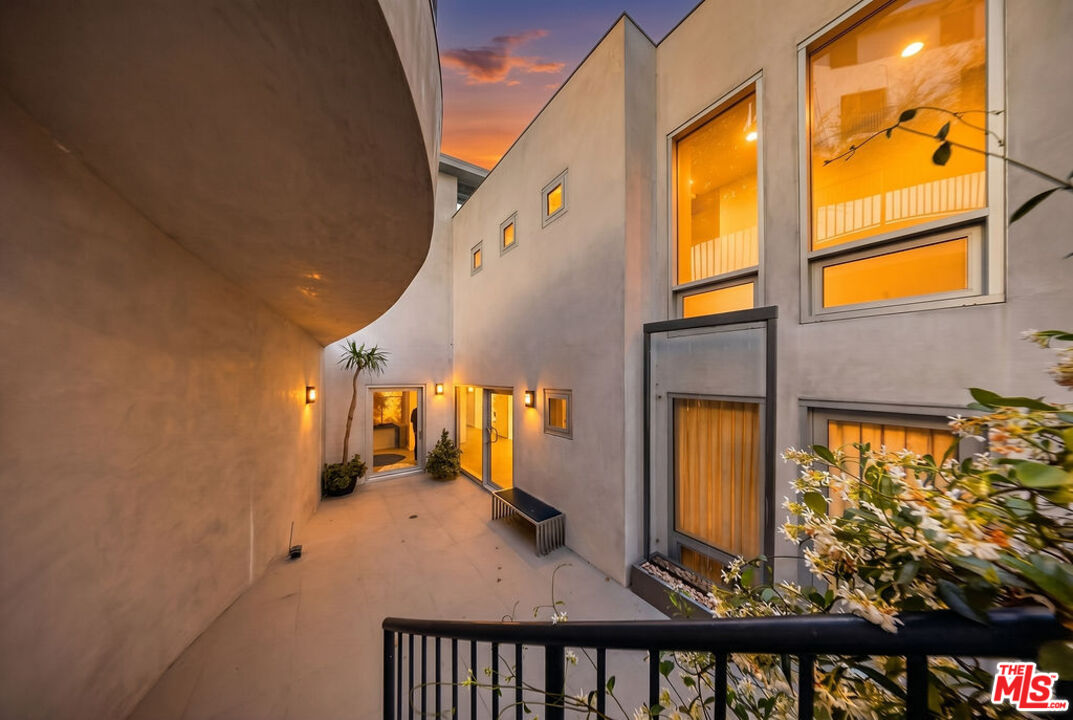 9716 Oak Pass Road Beverly Hills, CA 90210 - Photo 3 of 73