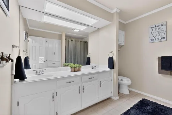 $995,000 | 623 South Harbor Court, Granbury, TX 76048