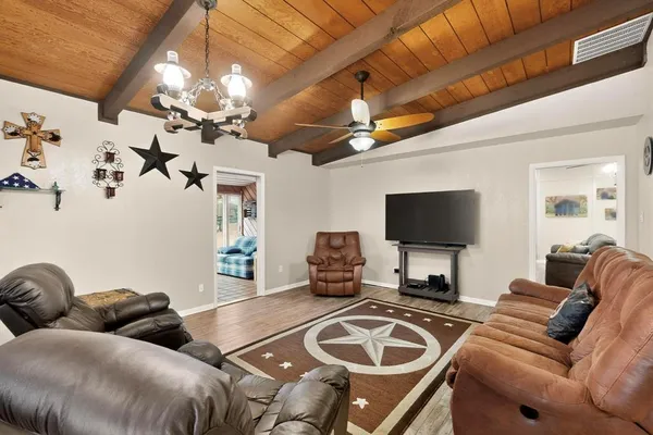 $995,000 | 623 South Harbor Court, Granbury, TX 76048