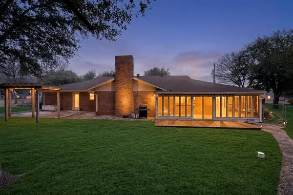 $995,000 | 623 South Harbor Court, Granbury, TX 76048