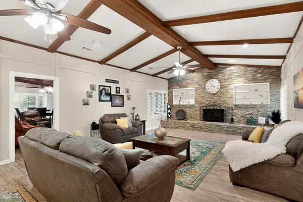 $995,000 | 623 South Harbor Court, Granbury, TX 76048